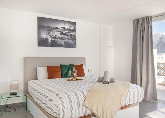 Puerto Banus Sea Views L *