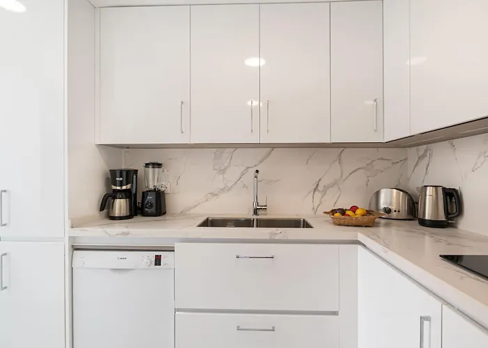 Puerto Banus Sea Views L شقة